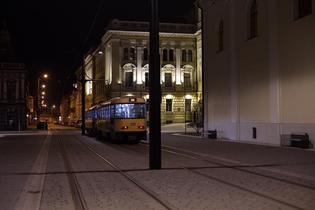 Downtown Studio Oradea Exterior photo